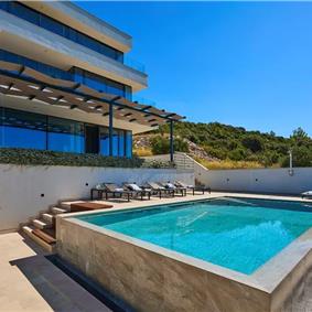 6 Bedroom Seafront Villa with Pool near Slano, Sleeps 12-14